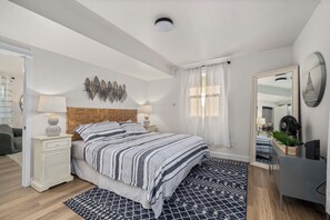 3 bedrooms, desk, iron/ironing board, WiFi