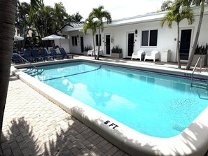 Pool - Sapphire by the Sea - Unit 7 - Queen Studio, heated pool, walk to the , Sleeps 2 (Fort Lauderdale)