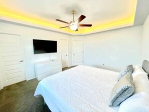 3 bedrooms, desk, iron/ironing board, free WiFi