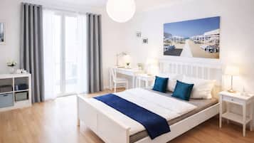 3 Schlafzimmer, Schreibtisch, Bügeleisen/Bügelbrett, Reisekinderbett