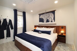 4 bedrooms, desk, iron/ironing board, travel crib