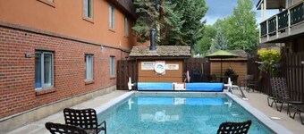 Downtown Aspen 2 Beds 2 Baths Condo For 4+1 guests.
