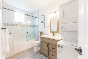 Shower, hair dryer, towels, soap - Cozy Haven in Port Hope: Explore, Relax, Recharge (Port Hope)
