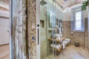 Shower, hair dryer, bidet, towels - ROMARINA. (Roma)
