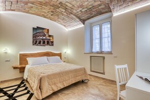 2 bedrooms, desk, free WiFi, bed sheets - ROMARINA. (Roma)