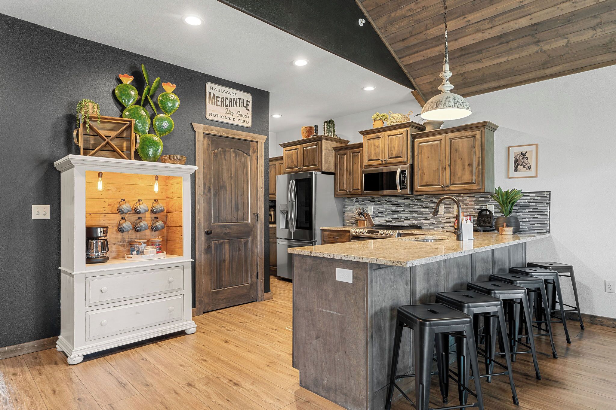 冰箱、微波炉、烤箱、炉灶