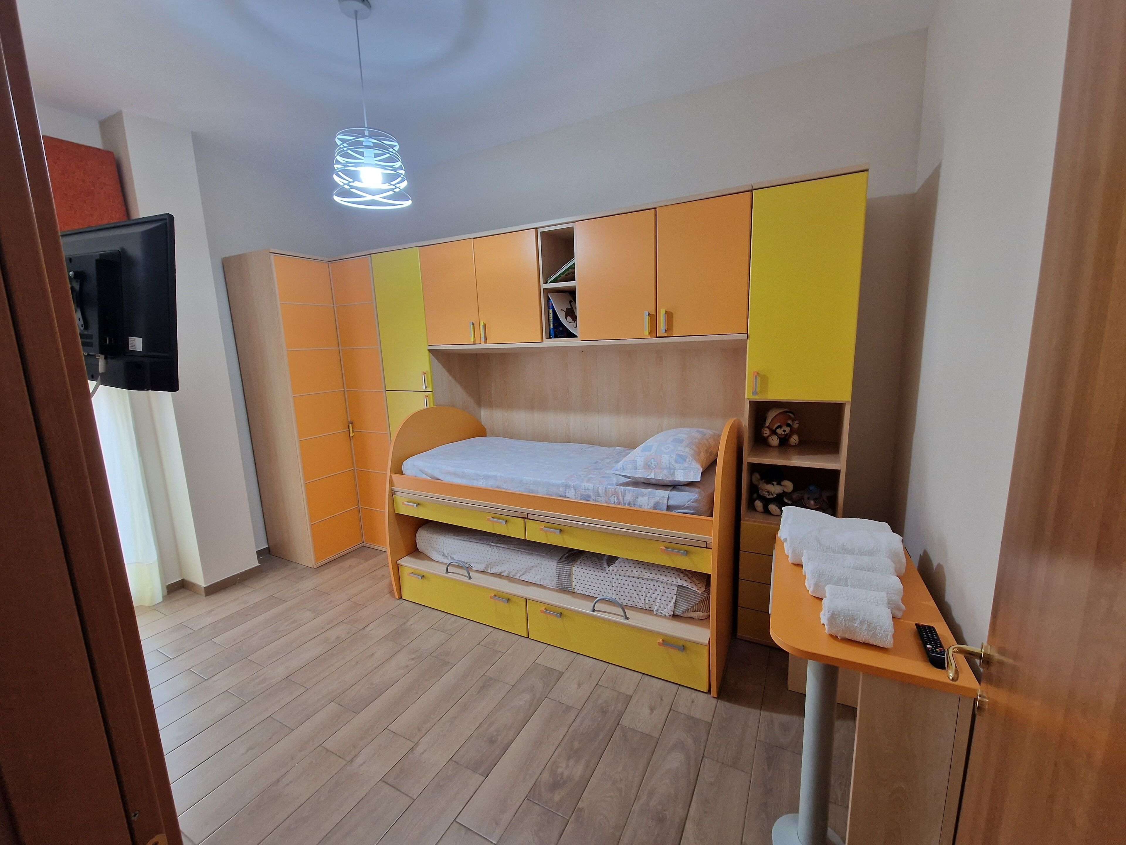 2 makuuhuonetta, silitysrauta/-lauta, vauvan matkasänky, ilmainen Wi-Fi