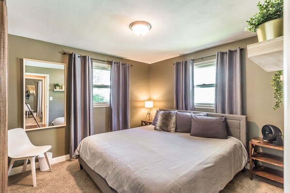 4 bedrooms, desk, iron/ironing board, travel crib