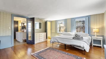 3 slaapkamers, een strijkplank/strijkijzer, gratis wifi, beddengoed