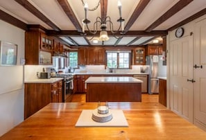Coffee/tea maker, fridge, microwave, oven - Robert Manning Place•Historic 1824 Salem Home with Parking•Walk to Downtown (Salem)