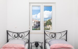 2 soverom, reiseseng for barn, wi-fi (inkludert) og sengetøy