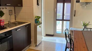 Réfrigérateur, four, plaque de cuisson