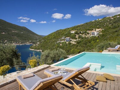 Villa Zoe - Direct Sea Access & Live Scenery at the Entrance to Sivota Bay
