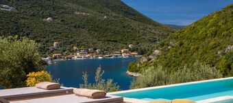 Villa Zoe - Direct Sea Access & Live Scenery at the Entrance to Sivota Bay