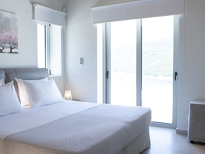 3 habitaciones, tabla de planchar con plancha, wifi y ropa de cama 