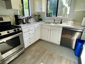 Fridge, microwave, oven, stovetop - Safe & Sunny 4BR 2BA w/ Lg Patio - Heart of Culver City - West Los Angeles (Culver City)
