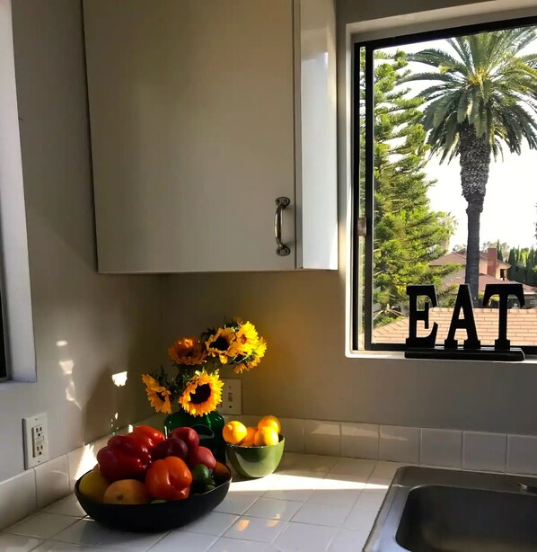 Interior - Safe & Sunny 4BR 2BA w/ Lg Patio - Heart of Culver City - West Los Angeles (Culver City)