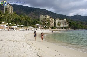 On the beach - Garza Blanca Resort Puerto Vallarta, 2 Bedroom Beach Front Suite (Puerto Vallarta)