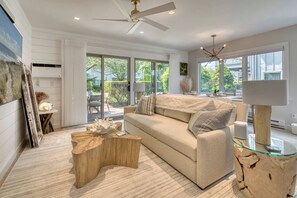 Smart TV, fireplace, computer monitors