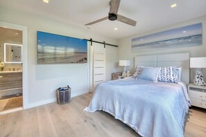 2 bedrooms, desk, iron/ironing board, WiFi - Luxury 1BR Townhouse in Sag Harbor • Walk to Dining & Waterfront (Sag Harbor)