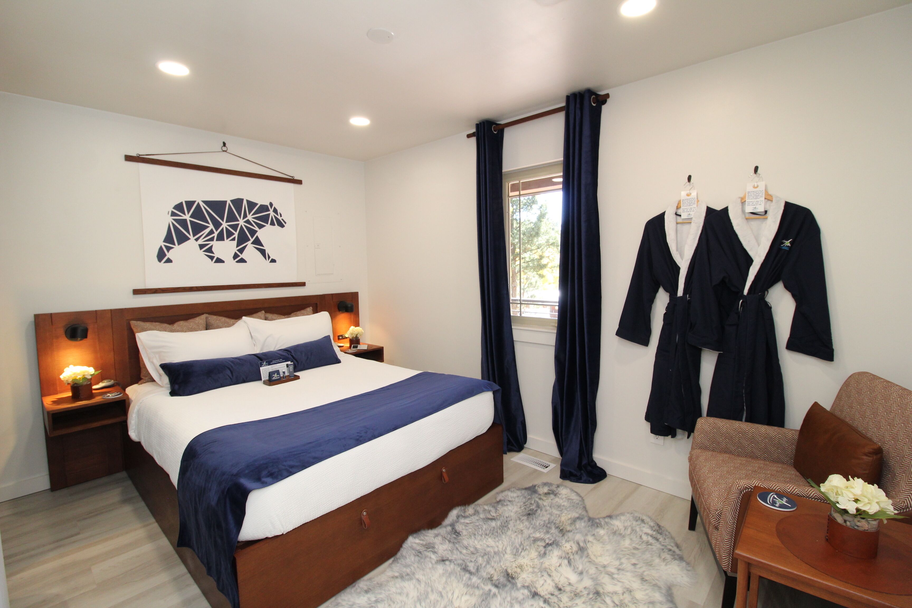 4 bedrooms, desk, iron/ironing board, travel crib