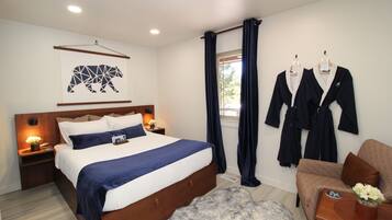 4 bedrooms, desk, iron/ironing board, travel crib