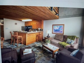 Smart TV, fireplace, DVD player, table tennis