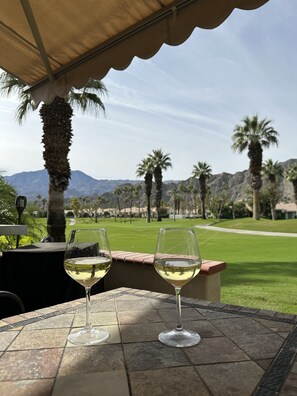 Terrace/patio - Comfortable 3 bed, 3 bath on PGA West, Palmer golf course. Incredible views. (La Quinta)