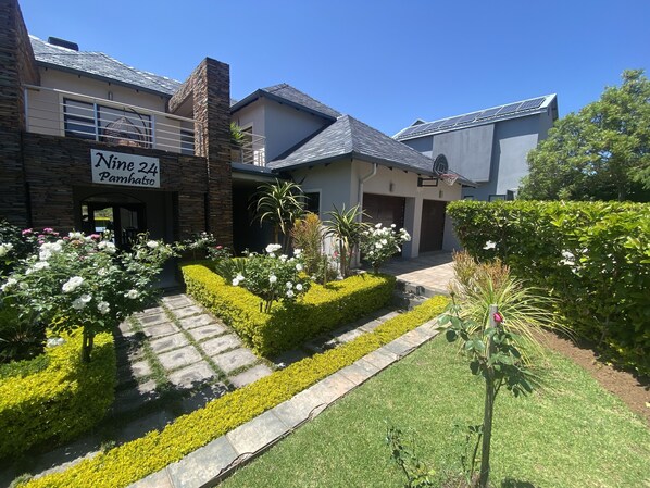 Exterior - Mawuya Tigashire#24 Executive Luxury Home @Waterfall (Midrand)