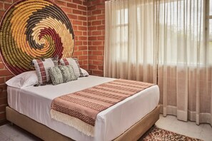 1 dormitorio, tabla de planchar con plancha, wifi y ropa de cama