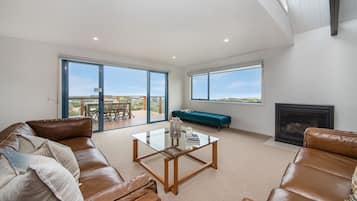Smart TV, fireplace, offices