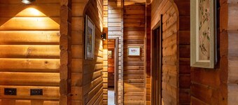 3-bedroom, 2 bath cabin in Mount Hood Village