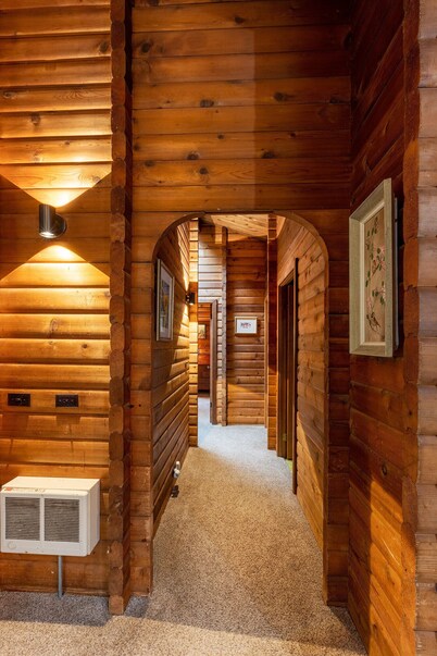 3-bedroom, 2 bath cabin in Mount Hood Village