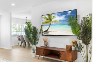 Interior - Heated POOL 4B/2B Mins to PGA Golf & the Beach! (Palm Beach Gardens)