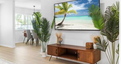 Heated POOL 4B/2B Mins to PGA Golf & the Beach!