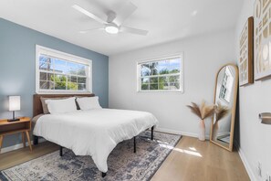 4 chambres, fer et planche à repasser, lit parapluie, Wi-Fi gratuit