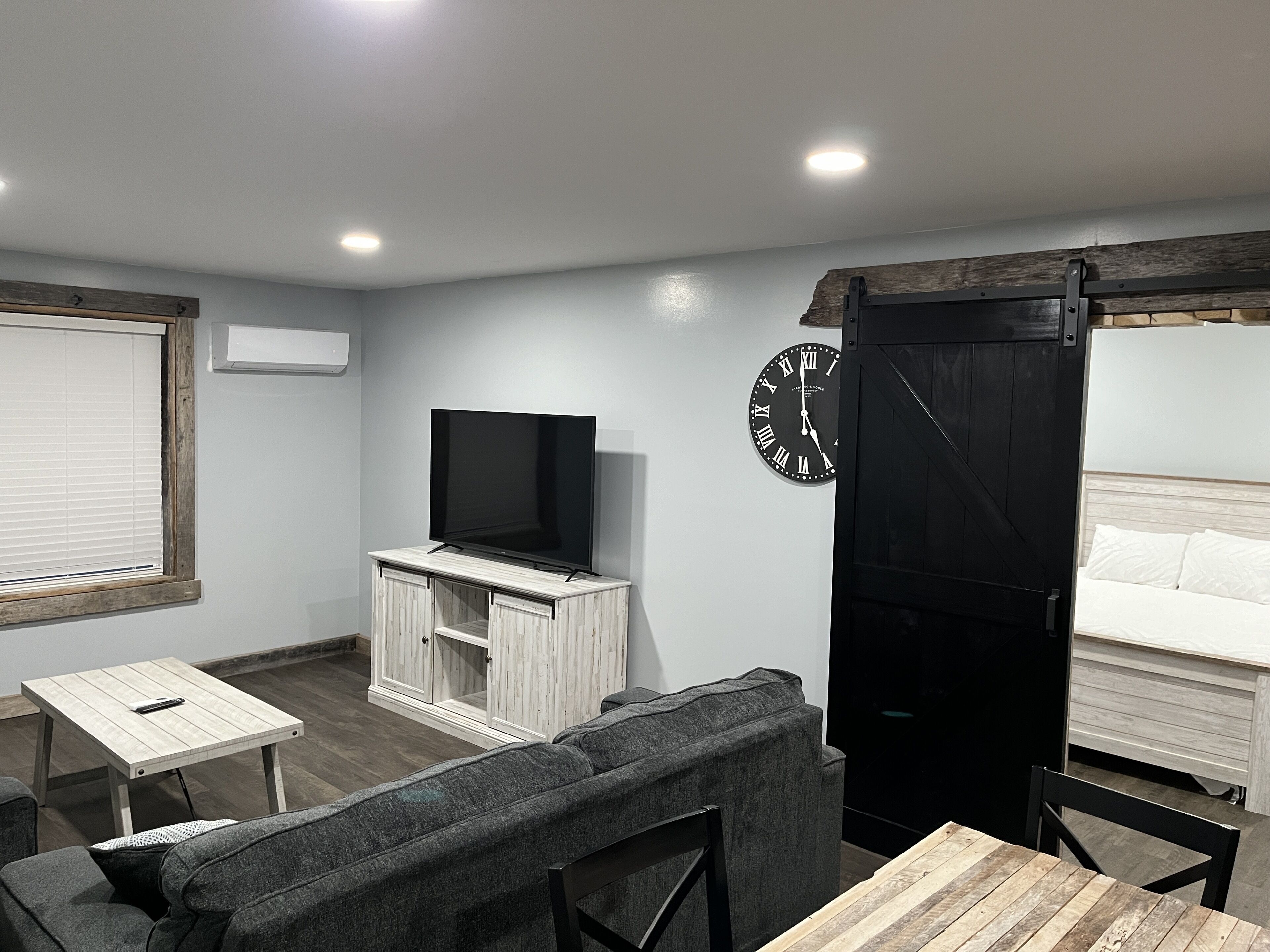 美品 Frontier Hotel 黒 オールド カジノデック Pro-Tech TR-2 Auto Black Handle W/Textured Corners Shaw Skull Chad