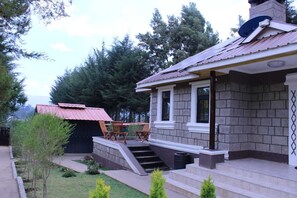 Exterior - Luxurious modern apartment in upscale posh neighbourhood Nairobi Kenya (Nairobi)