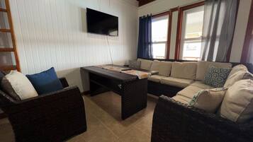 Apartment, Balcony, Sea View | Living area