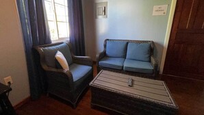 Classic Apartment, Balcony, Courtyard View | Living area - Eastern Harbor Resort (Isla de Utila)