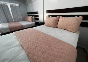 Habitación estándar, balcón, vistas al patio | Wifi gratis