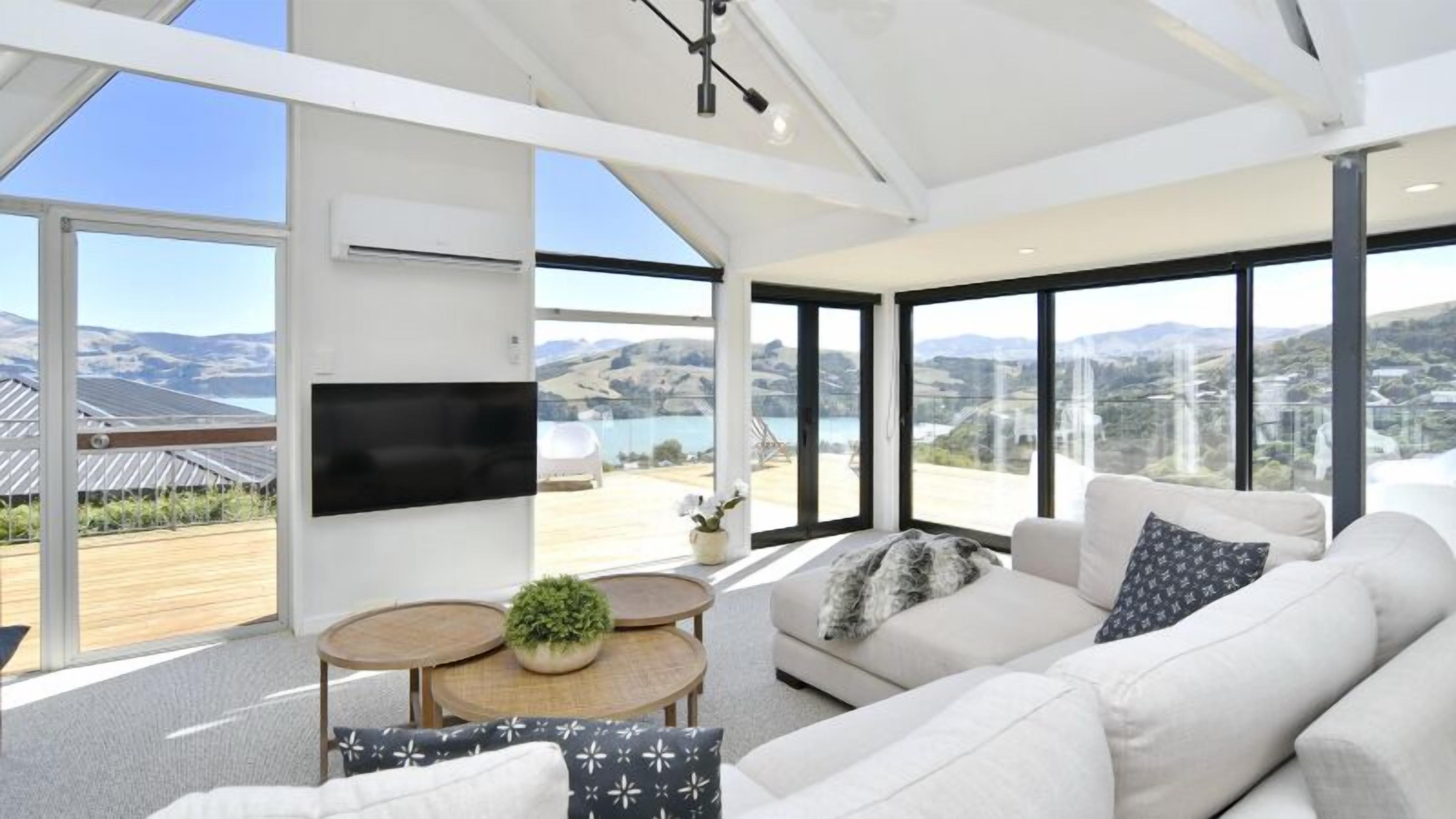 Akaroa Harbour View-experience Tranquility In Newly Renovated 3-bedroom Home - Akaroa