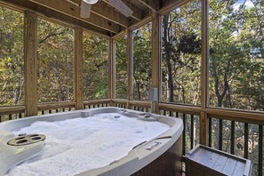 Bañera de hidromasaje al aire libre