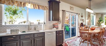 Luxury Home with hot tub. Elderly and Kid Friendly!