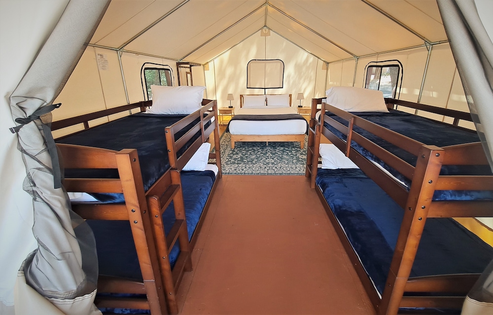 Wildhaven Yosemite Glamping by null