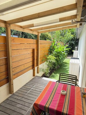 تناول الطعام بالخارج