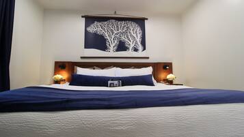 8 bedrooms, desk, iron/ironing board, travel crib