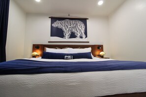 8 Schlafzimmer, Schreibtisch, Bügeleisen/Bügelbrett, Reisekinderbett