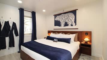8 bedrooms, desk, iron/ironing board, travel crib