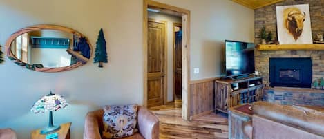 TV, fireplace